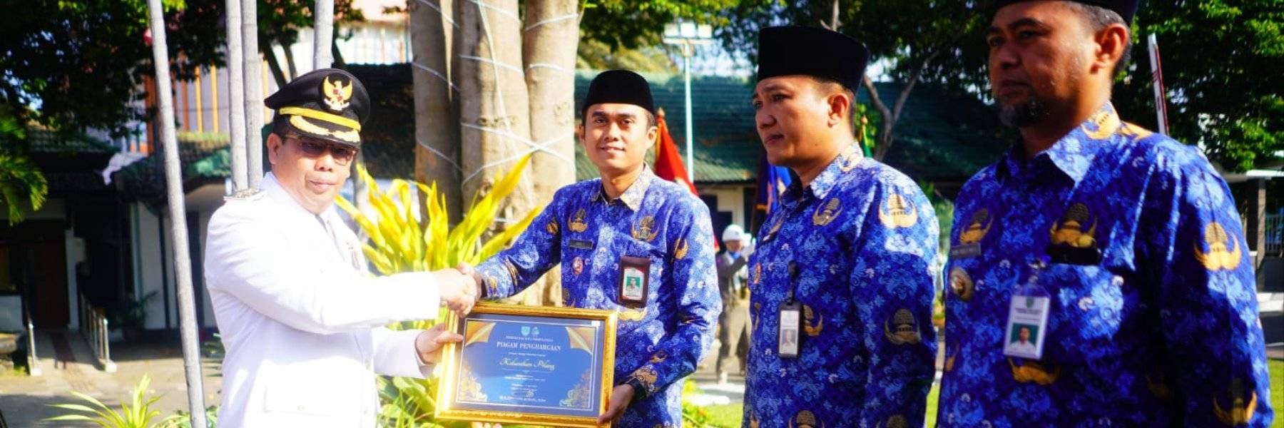 JUARA 1 LOMBA PENILAIAN KELURAHAN TINGKAT KOTA